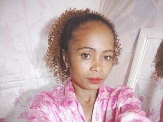 cam girl showing tits LayahMorgane