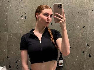 camslut showing tits LessieNunz