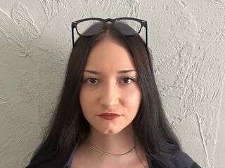 beautiful camgirl LessyLuiz