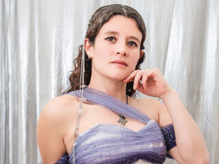 cam girl masturbating with vibrator LiaSannin