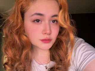 girl shaving pussy LiliPlishi