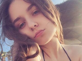 camgirl fingering shaved pussy LuanaContratto
