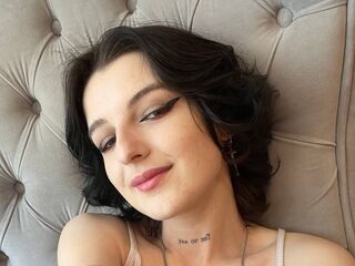 camwhore masturbating with dildo LynnMartin
