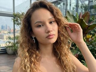cam girl playing with sextoy MaliaUcci