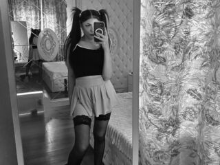 camwhore spreading pussy MedelinaKox
