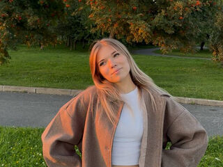 nude webcamgirl MichaelaFox