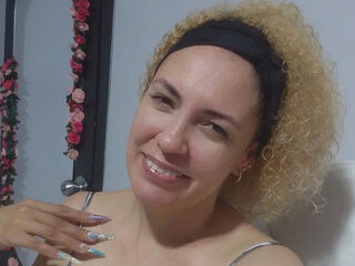 naked camgirl masturbating MireyaVidal