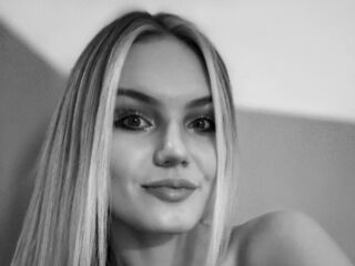 chat room webcam photo NixieRaven