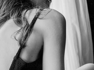 naked cam girl picture RemaRoy