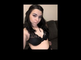 naked camgirl masturbating with vibrator SashaMaroon