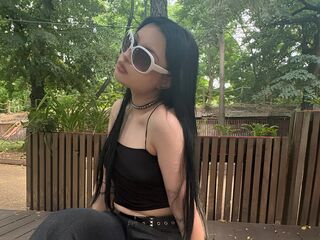 camgirl masturbating with sextoy ShemikaGnerre