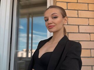 webcam bitch chatroom SuzanUemura