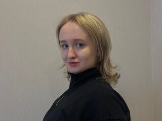 naked webcam girl SuzannKernes