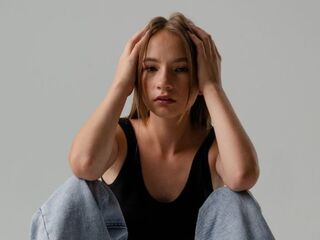 camgirl masturbating with dildo WesleyBurchess