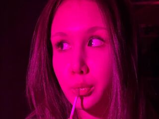 camgirl showing tits WilletteLabrie